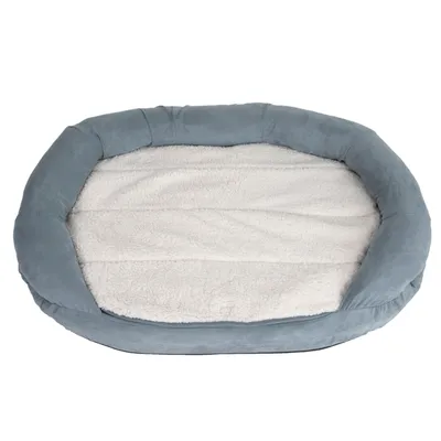 Ovaal huisdierenbed met grijze stoffen rand en wit pluche ligvlak, zonder zichtbare merknaam of extra details.