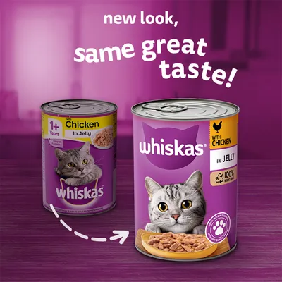 Tekst na engleskom: new look, same great taste! Dvije konzerve Whiskas s piletinom u želeu, prikazana stara i nova ambalaža. Vidljiv natpis: 100% recyclable.