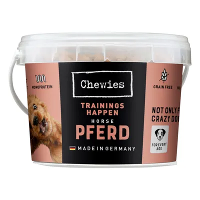 Chewies Trainingshappen konjsko meso, monoprotein, proizvedeno u Njemačkoj, bez žitarica, pogodno za sve dobi. Pakiranje prikazuje psa i tekst 'Not only for crazy dogs'.