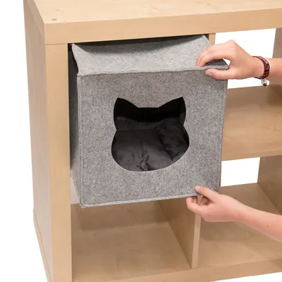 Grey felt box with cat head cut-out, suitable for shelf compartments. Hand shows easy assembly by sliding into shelf.