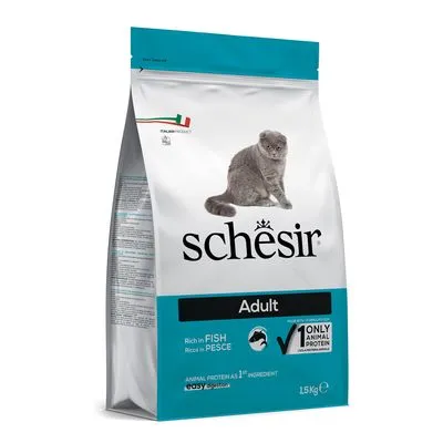 Schesir Adult kattenvoer, 1,5 kg zak. Tekst: Rich in Fish, Only 1 Animal Protein, Animal protein as 1st ingredient. Afbeelding van een grijze kat op de verpakking.