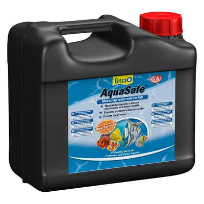 Tetra AquaSafe akváriumi vízkezelő, fekete műanyag kannában, címkén angol szöveg: Makes tap water safe for fish, halak képe, piros kupak, NEW! felirat