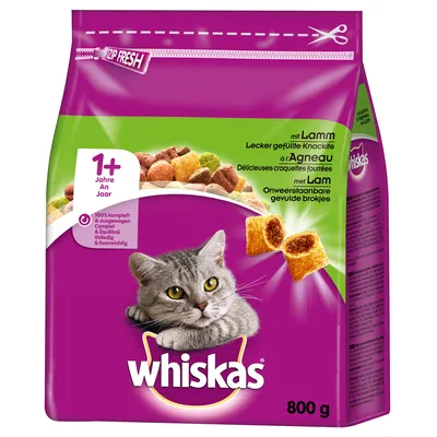 Sachet Whiskas 800 g, croquettes fourrées à l’agneau pour chats adultes 1+ an, texte visible : « Délicieuses croquettes fourrées avec Lam », complet & équilibré. Image d’un chat gris.