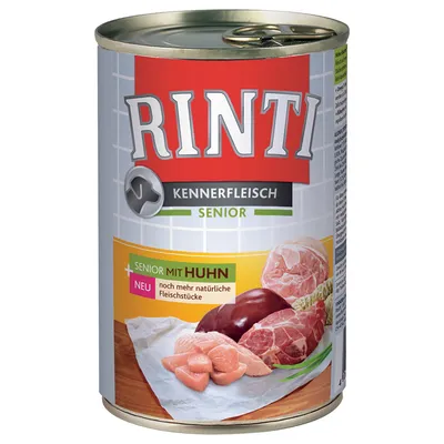 Conservă Rinti Kennerfleisch Senior, etichetă cu text: Senior mit Huhn, noch mehr natürliche Fleischstücke. Imagine cu bucăți de carne crudă pe hârtie.