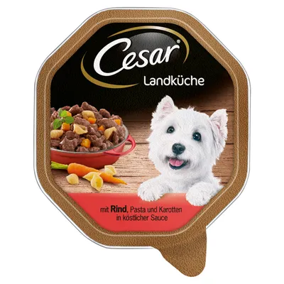 Cesar Landküche mit Rind, Pasta und Karotten in köstlicher Sauce. Verpackung zeigt einen weissen Hund und eine Schüssel mit Zutaten.