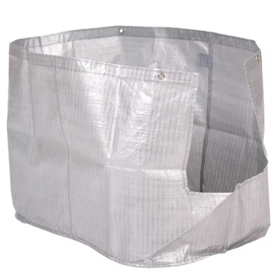 Bolsa grande de plástico gris con ojales metálicos en la parte superior y abertura lateral visible. Material resistente, costuras reforzadas.