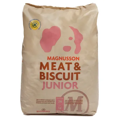 Sacchetto Magnusson Meat & Biscuit Junior, proteine 26%, grassi 14%, 4,5 kg. Testo visibile: 100% fresh Swedish meat, fresh eggs and carrots, contains no meatmeal.