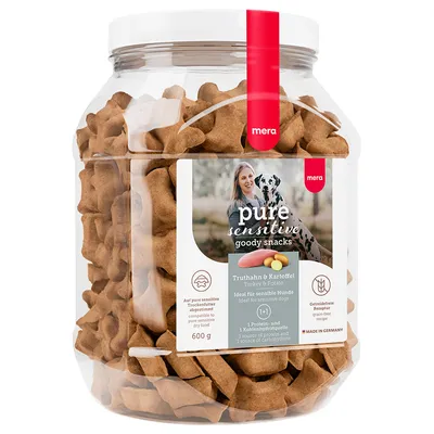 Boîte de 600 g de friandises pour chien mera pure sensitive goody snacks, dinde et pomme de terre, recette sans céréales, étiquette en anglais et allemand visible sur l'emballage.