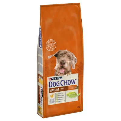 Sac de croquettes Purina Dog Chow Mature avec poulet, 14 kg. Texte visible : 'Selected natural ingredients', 'Naturium'. Photo d’un chien sur l’emballage.