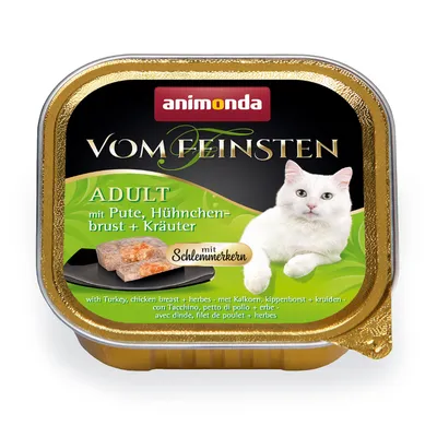 animonda Vom Feinsten ADULT mit Pute, Hühnerbrust + Kräuter, mit Schlemmerkern. Kalkkunaa, kananrintaa ja yrttejä sisältävä annosrasia. Kuvassa myös pala ruokaa lautasella.