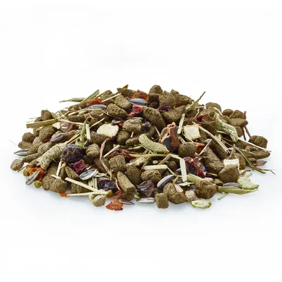 Mixture of pellets, dried herbs, fruits and seeds. Visible ingredients: hay, sunflower seeds, red berry pieces, vegetable cubes.