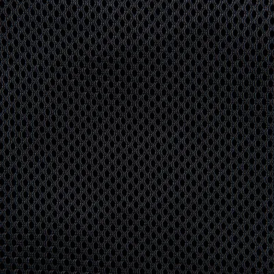 Nahaufnahme eines schwarzen Netzgewebes mit wabenförmiger Struktur, geeignet für atmungsaktive Materialien.