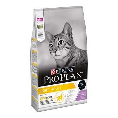 Опаковка Purina Pro Plan Light Adult 1+ за котки, с изображение на котка, надписи OPTILIGHT и RICHE EN DINDE, ISFM сертификат, без добавени изкуствени оцветители.