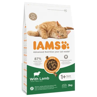 Confezione di crocchette per gatti IAMS With Lamb, 87% proteine animali, 100% Complete & Balanced Nutrition, per gatti da 1+ anni, sacco da 3 kg. Testo in inglese visibile sull'imballaggio.