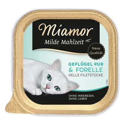 Miamor Milde Mahlzeit, Geflügel pur & Forelle, helle Filetstücke, sans abats ni foie. Texte en allemand sur l’emballage, image d’un chat blanc.