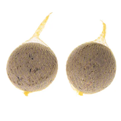 Δύο στρογγυλές μπάλες σε κίτρινο δίχτυ, πιθανώς προϊόν για ζώα ή πουλιά. Δεν εμφανίζονται ονόματα μάρκας ή άλλα διακριτικά στοιχεία στη συσκευασία.