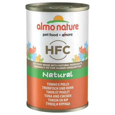 Conservă almo nature HFC Natural pentru pisici, ton și pui. Text vizibil: 'cat food made with natural ingredients originally fit for human consumption', inscripții multilingve.