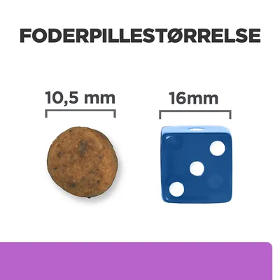 Foderpillestørrelse vist: foderpille med diameter 10,5 mm sammenlignet med blå terning på 16 mm. Tekst: FODERPILLESTØRRELSE, 10,5 mm, 16 mm.