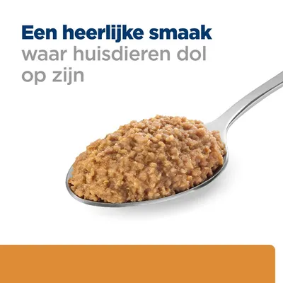 Tekst: Een heerlijke smaak waar huisdieren dol op zijn. Lepel met bruin natvoer voor huisdieren zichtbaar.