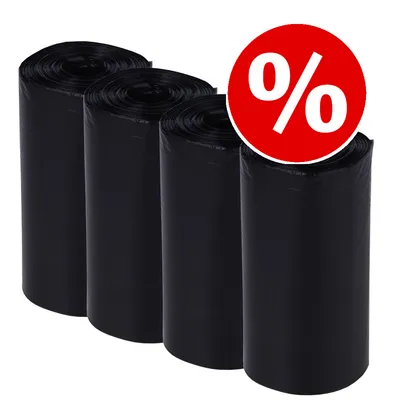 Cuatro rollos de bolsas negras de plástico con símbolo de porcentaje en círculo rojo, indicando oferta o descuento visible.