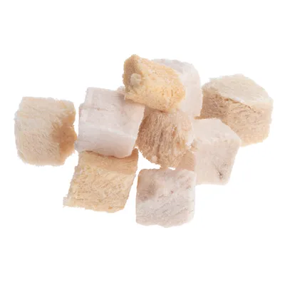 Lyofilizované kostky ze světlého masa, vhodné jako snack nebo odměna pro domácí mazlíčky.
