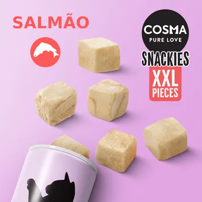COSMA Pure Love Snackies XXL Pieces, cubos de salmão liofilizado. Texto visível: SALMÃO, COSMA PURE LOVE, SNACKIES XXL PIECES.