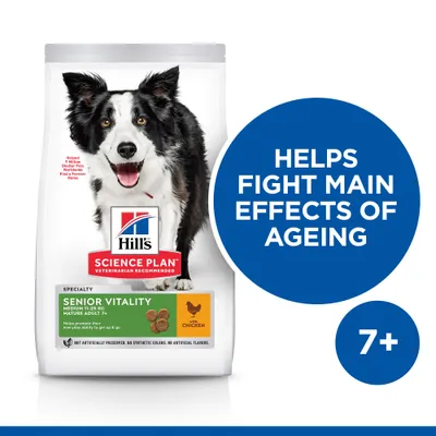 Hill's Science Plan Senior Vitality Medium 11–25 kg Mature Adult 7+ med kyckling. Text: Helps fight main effects of ageing, 7+. Bild på hund på förpackningen.
