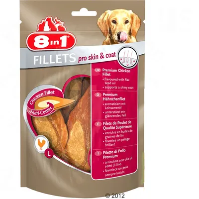 8in1 FILLETS pro skin & coat, Chicken Fillet +Nutri-Center, zichtbare kipfilets in hersluitbare verpakking. Tekst in meerdere talen over lijnzaadolie en glanzende vacht.