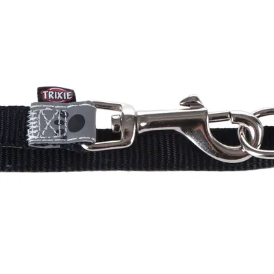 Trixie Hundeleine mit schwarzem Nylonband und silbernem Metallkarabinerhaken.