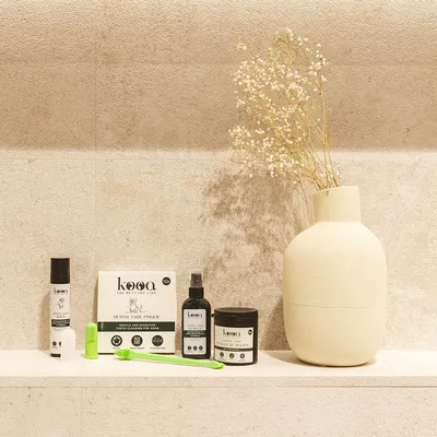 kooa Dental Care Line: Finger-Pads, Spray, Gel und Zahnbürste für Hunde. Sanfte und effektive Zahnreinigung. Verpackung mit Produktdetails sichtbar.