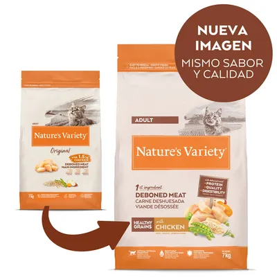 Dos sacos de pienso para gatos Nature's Variety Adult con pollo, 7 kg. Texto visible: 'NUEVA IMAGEN, MISMO SABOR Y CALIDAD', 'DEBONED MEAT', 'HEALTHY GRAINS', 'with CHICKEN'.