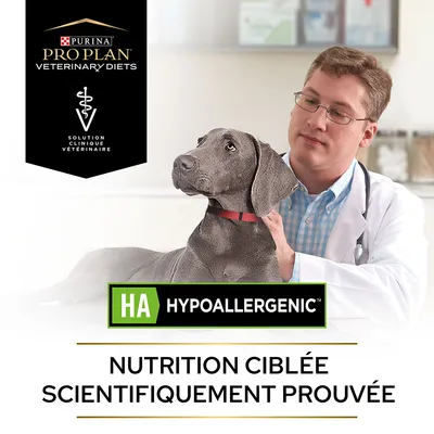 Purina Pro Plan Veterinary Diets, Solution Clinique Vétérinaire, HA Hypoallergenic, Nutrition ciblée scientifiquement prouvée, chien avec vétérinaire visible.