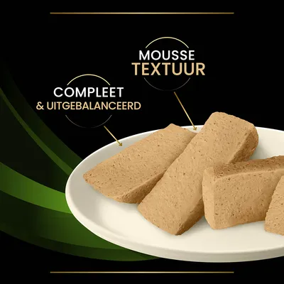 Schotel met mousse textuur voer, tekst: 'Mousse textuur', 'Compleet & uitgebalanceerd'.