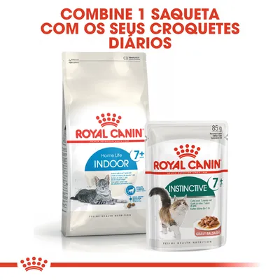ROYAL CANIN Home Life Indoor 7+ ração seca e ROYAL CANIN Instinctive 7+ saqueta para gatos. Texto: Combine 1 saqueta com os seus croquetes diários.