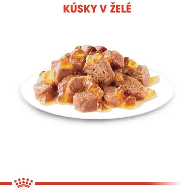 Kúsky v želé na bielom tanieri, nad nimi červený nápis KÚSKY V ŽELÉ. Viditeľné logo s korunkou v dolnej časti obrázka.