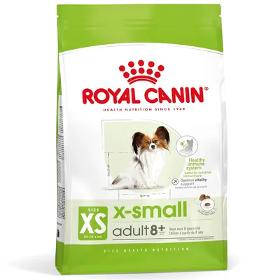 Opakowanie Royal Canin x-small adult 8+, rozmiar XS do 4 kg, z wizerunkiem małego psa, widoczne napisy: Healthy immune system, Optimal vitality support.