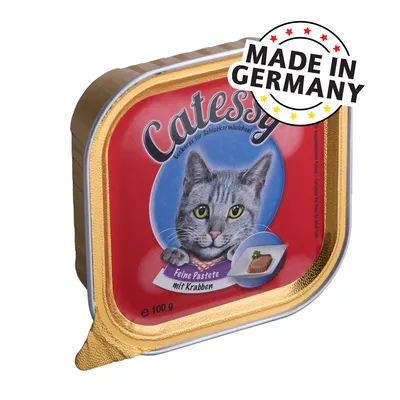 Barquette Catessy 100 g, étiquette rouge avec tête de chat, texte allemand « Feine Pastete mit Krabben », badge « MADE IN GERMANY » visible sur l’emballage.