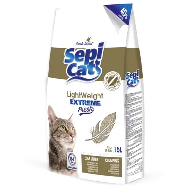 Sepicat LightWeight Extreme Fresh clumping cat litter, 9kg, 15L, lasts up to 84 days, with fresh scent and light formula. Packaging shows cat and feather as symbol for lightness.