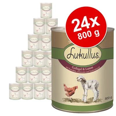 Lukullus konzervirana hrana, perutnina in jagnjetina, 24 x 800 g. Na embalaži sta sliki kokoši in jagnjeta ter napis: mit Kartoffeln, Löwenzahn und Traubenkernöl.