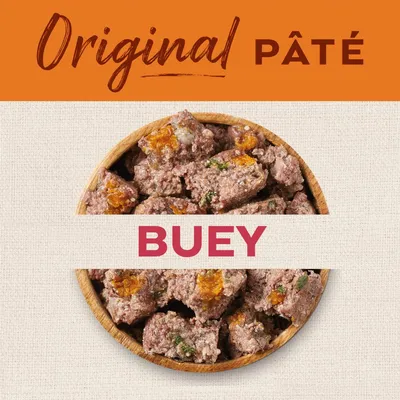Paté Original BUEY, trozos de comida húmeda en bol de madera. Texto visible: Original PÂTÉ y BUEY.