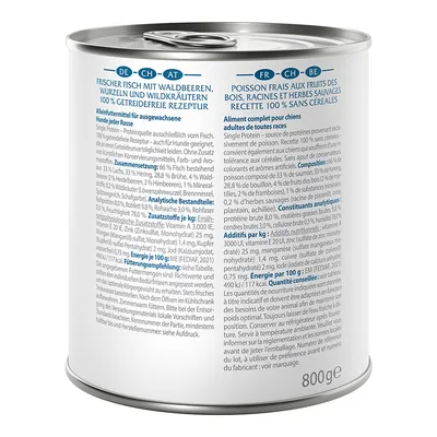 Boîte de 800 g avec étiquette en français : poisson frais, fruits des bois, racines et herbes sauvages, recette sans céréales pour chiens adultes. Analyse nutritionnelle et conseils visibles.