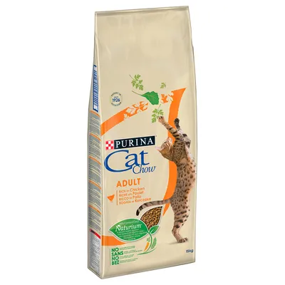 Purina Cat Chow Adult Rich in Chicken -kuivaruoka, näkyvissä hyppäävä kissa, Naturium-merkintä, paino 15 kg, teksti useilla kielillä pakkauksessa.