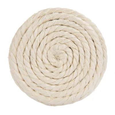 Runde, helle Sisalschnur in Spiralform, geeignet für verschiedene Anwendungen.
