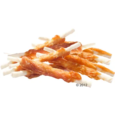 Bâtonnets à mâcher pour chien, enroulés de viande séchée orange et blanc, sans marque visible ni texte sur l’emballage.