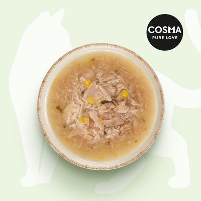 Cosma Pure Love felirat, tálban húsos leves sárga zöldségekkel, világos háttéren macska sziluettel.