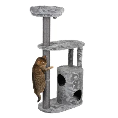 Tiragraffi grigio con tre livelli, cuccia e superficie per sdraiarsi. Gatto arrampicato sul colonna in sisal.