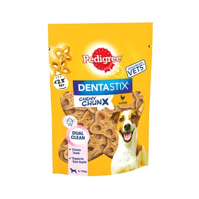 Sachet Pedigree Dentastix Chewy Chunx, <2 % fat, Dual Clean, cleans teeth, supports gum health, développé avec des vétérinaires, saveur poulet, pour chiens 5–15 kg.