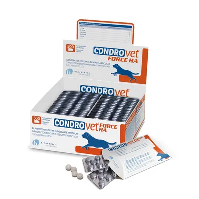 Condrovet Force HA, 500 tabletek do żucia. Ochrona stawów dla psów. Tabela dawkowania: 5-10kg 1 tabletka dziennie, 10-20kg 2 tabletki dziennie, 20-40kg 3 tabletki dziennie, powyżej 40kg 4 tabletki dziennie.