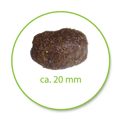 Granule s nápisem ca. 20 mm, znázorňující přibližnou velikost jednoho kusu krmiva.