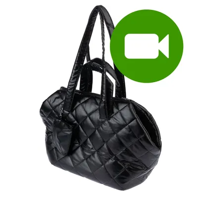 Przycisk odtwarzania wideo produktu – kliknij tutaj, aby obejrzeć film prezentujący czarną pikowaną torbę z materiału z długimi uchwytami.